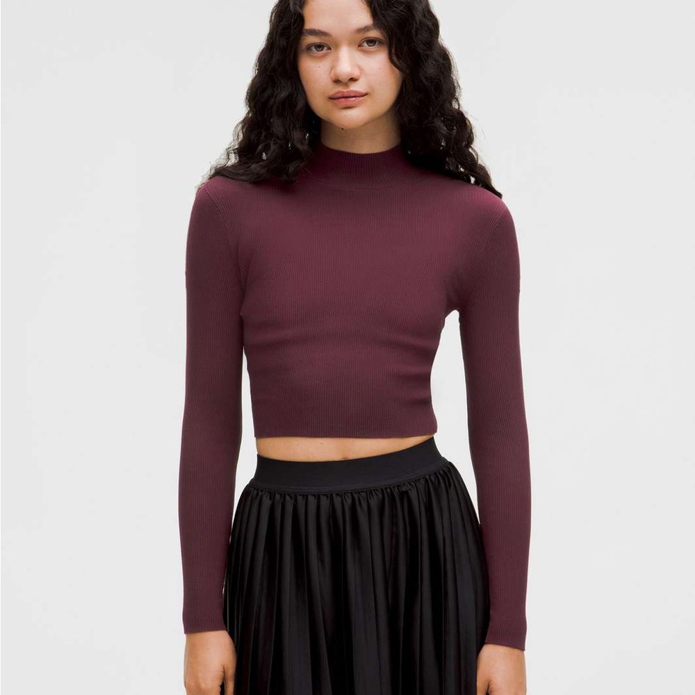 Lululemon NWOT Ribbed Twist Mock Neck